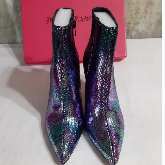 🍀2×45🍀Betsey Johnson Alba Embossed Booties - Picture 6 of 8